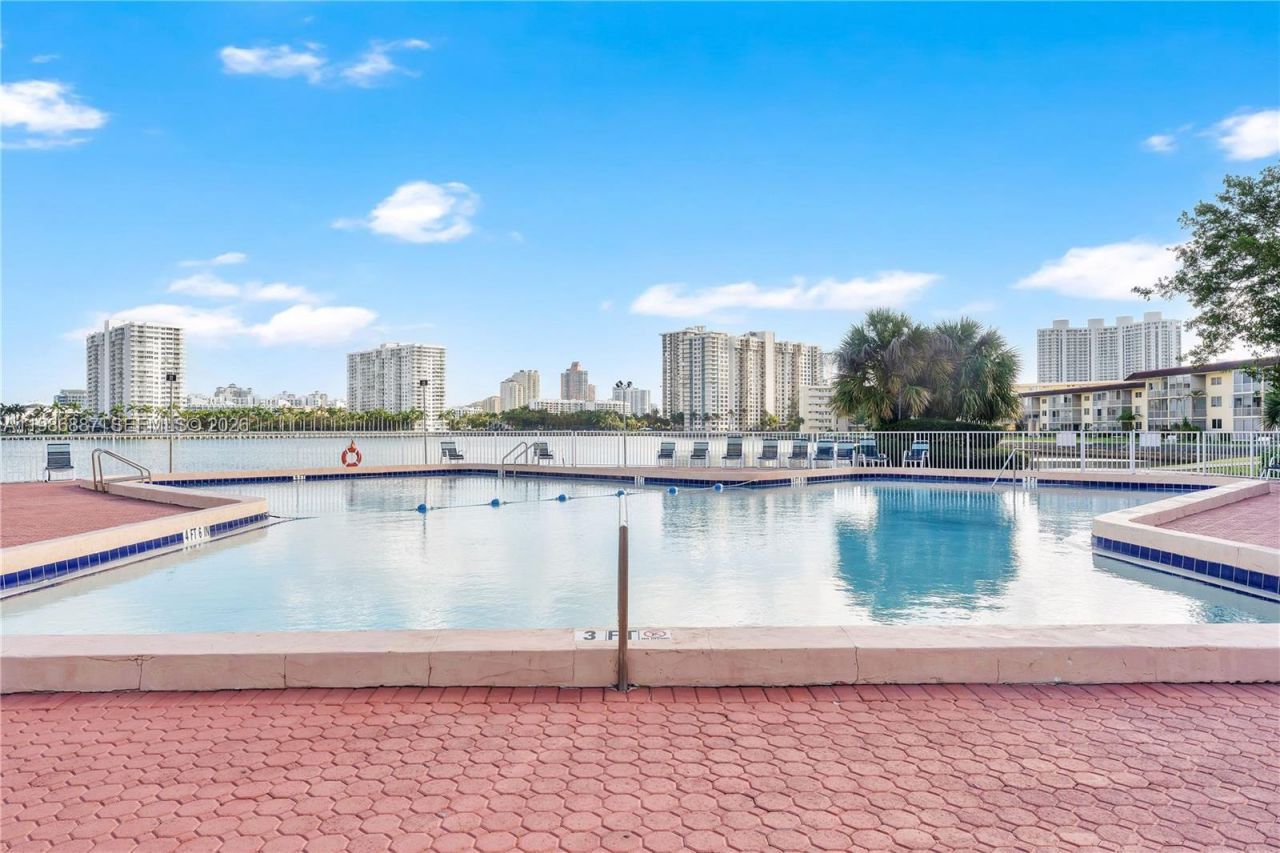 2999 Point East Dr, Unit C308, Aventura, FL 33160 Photo