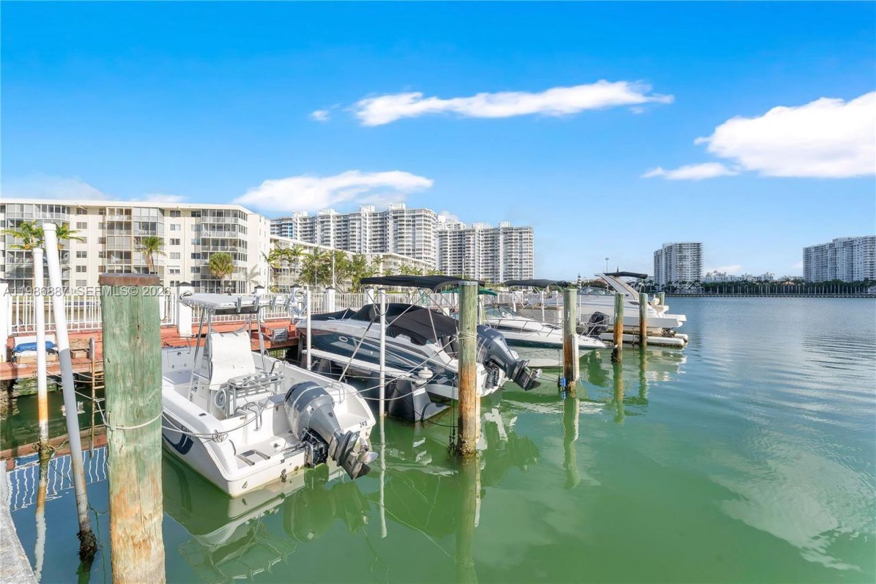 2999 Point East Dr, Unit C308, Aventura, FL 33160 Photo