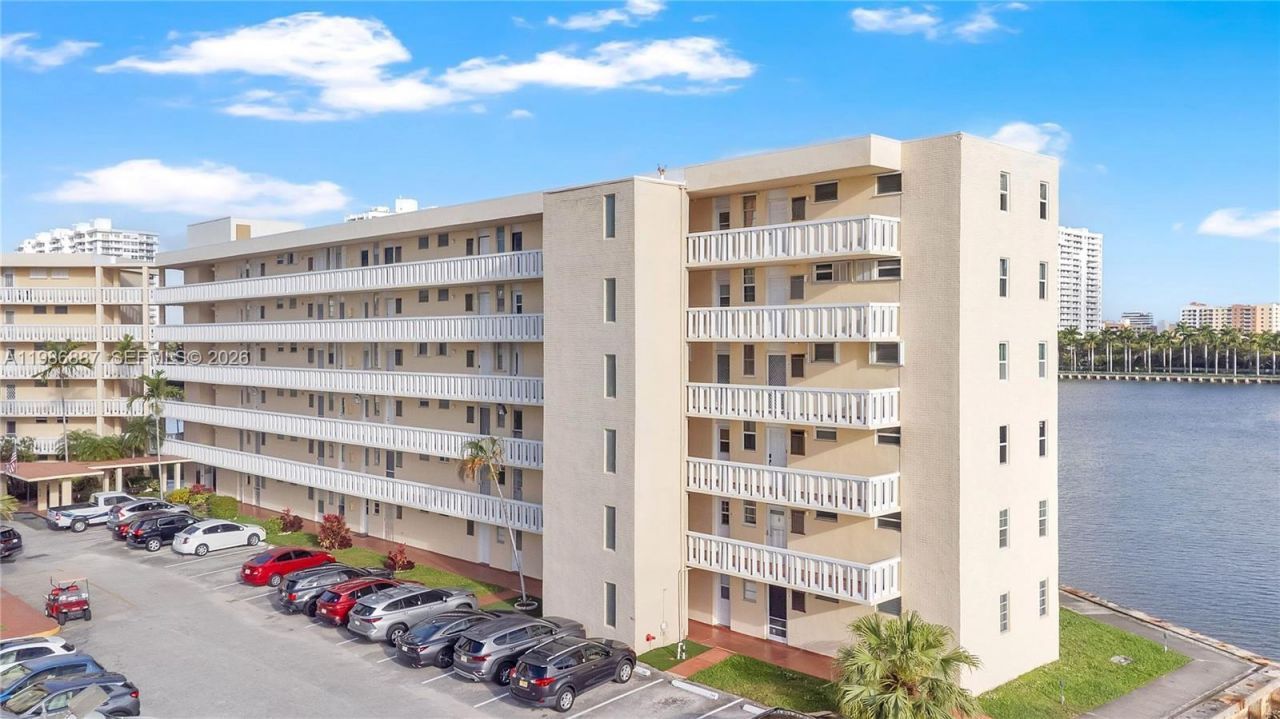 2999 Point East Dr, Unit C308, Aventura, FL 33160 Photo