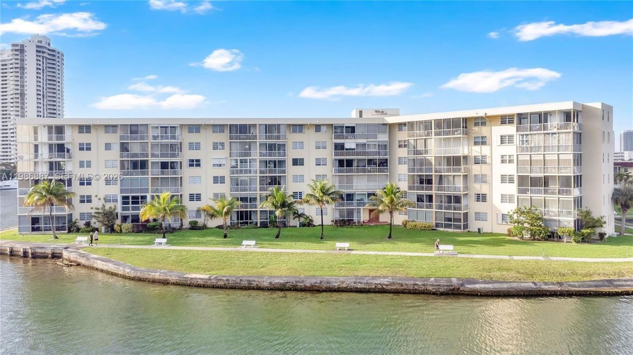 2999 Point East Dr, Unit C308, Aventura, FL 33160 Photo