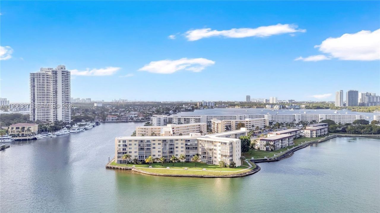 2999 Point East Dr, Unit C308, Aventura, FL 33160 Photo