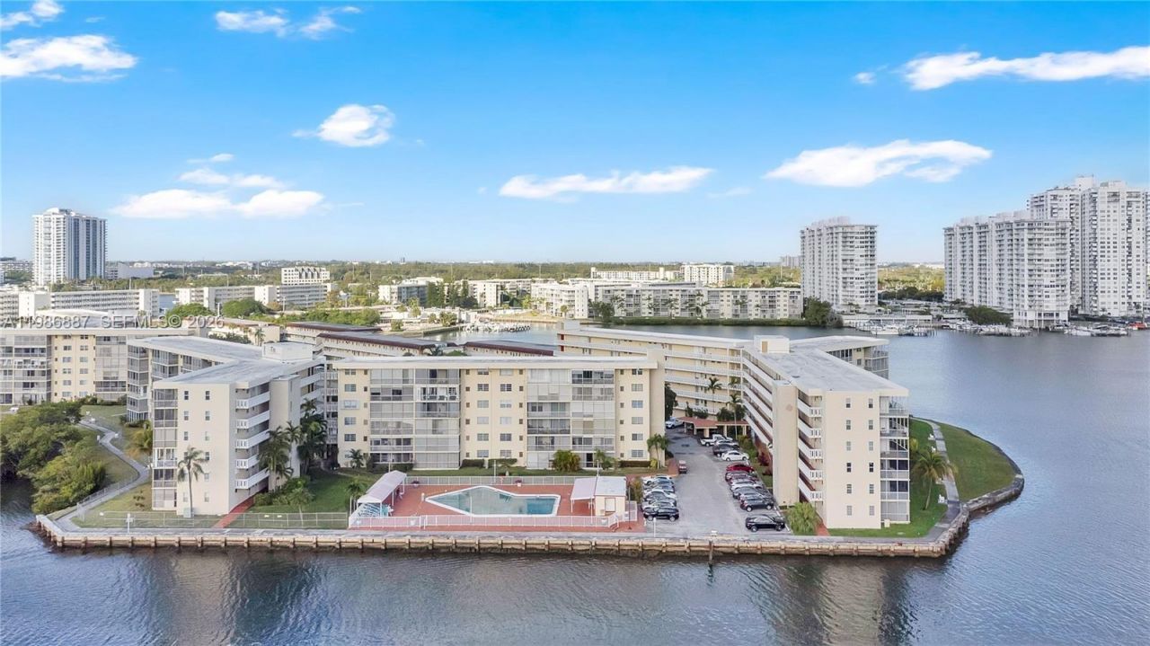 2999 Point East Dr, Unit C308, Aventura, FL 33160 Photo