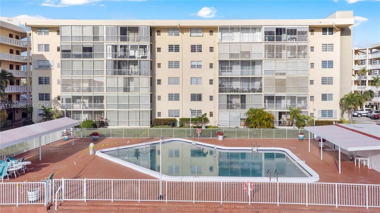 2999 Point East Dr, Unit C308, Aventura, FL 33160 Photo