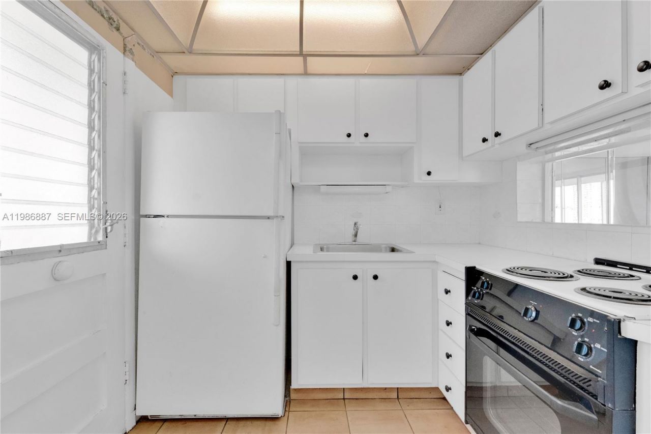 2999 Point East Dr, Unit C308, Aventura, FL 33160 Photo