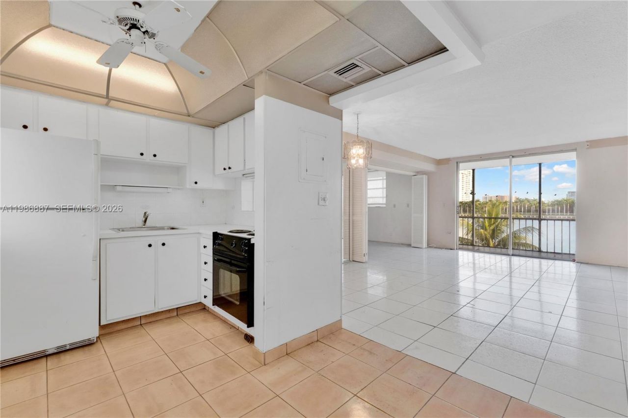 2999 Point East Dr, Unit C308, Aventura, FL 33160 Photo