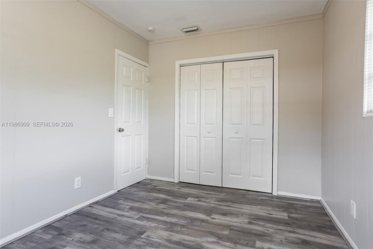 1078 NE 157th St, North Miami Beach, FL 33162 Photo