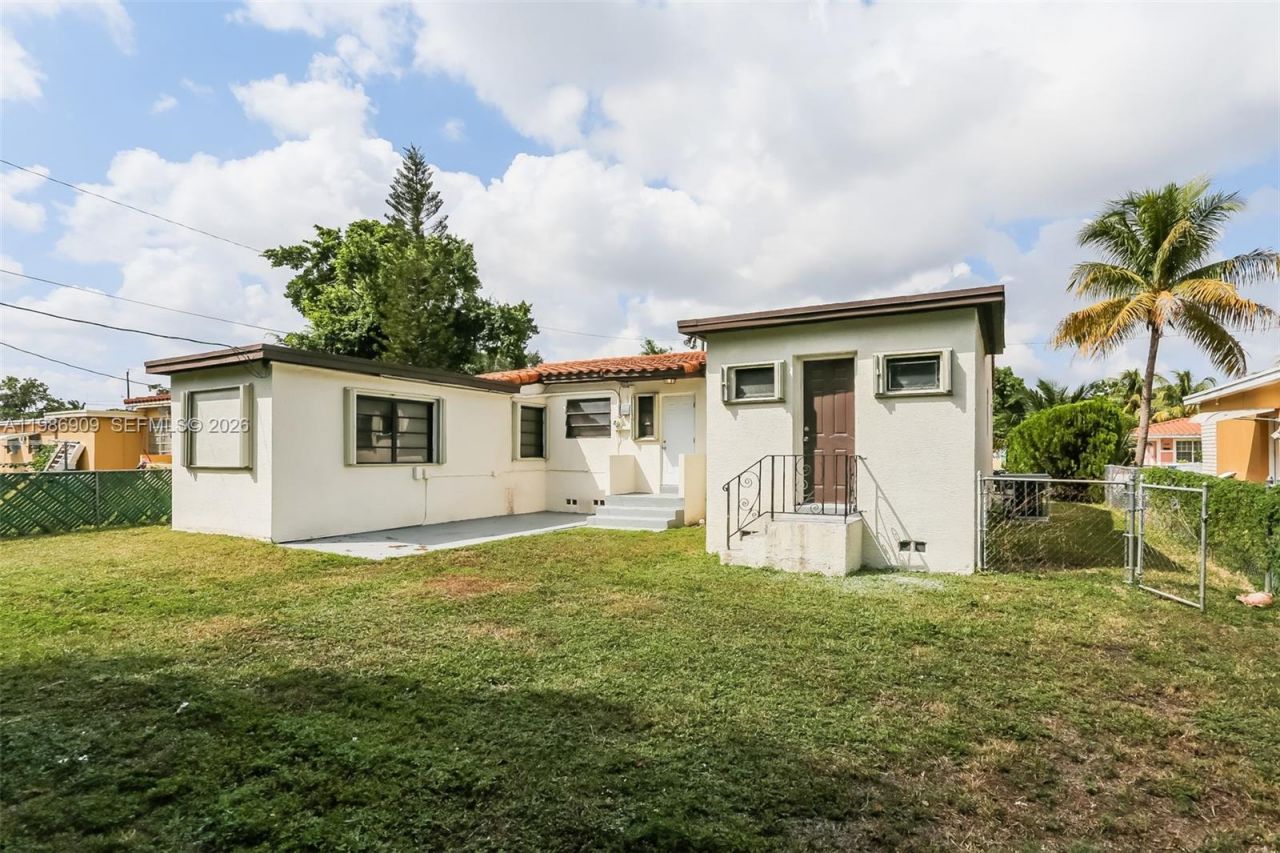 1078 NE 157th St, North Miami Beach, FL 33162 Photo