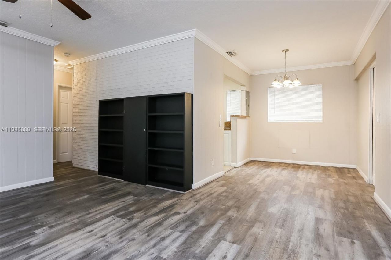 1078 NE 157th St, North Miami Beach, FL 33162 Photo