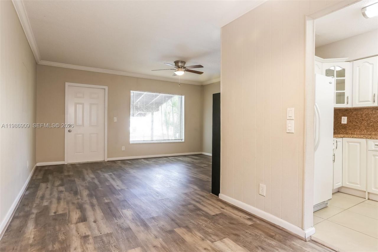 1078 NE 157th St, North Miami Beach, FL 33162 Photo