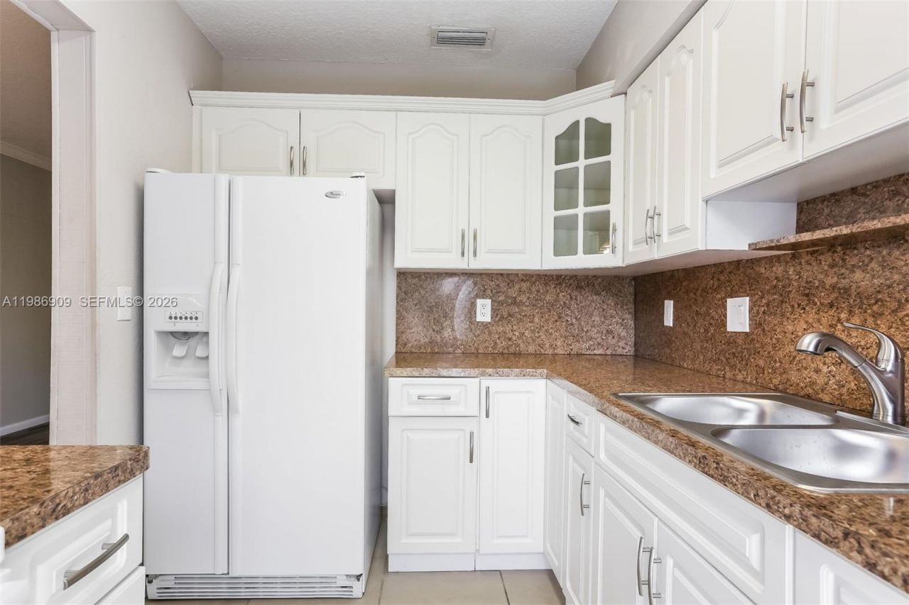 1078 NE 157th St, North Miami Beach, FL 33162 Photo