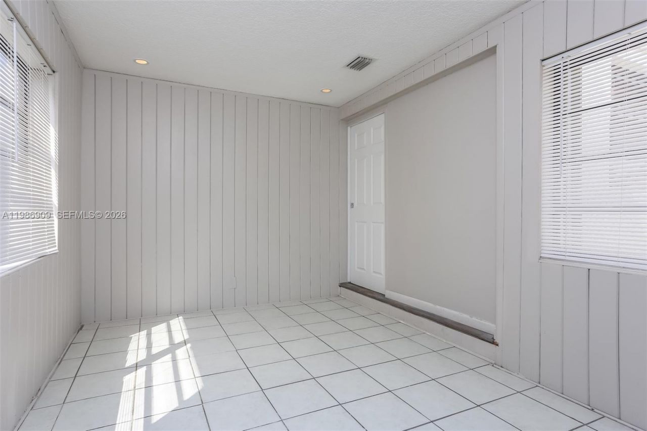 1078 NE 157th St, North Miami Beach, FL 33162 Photo