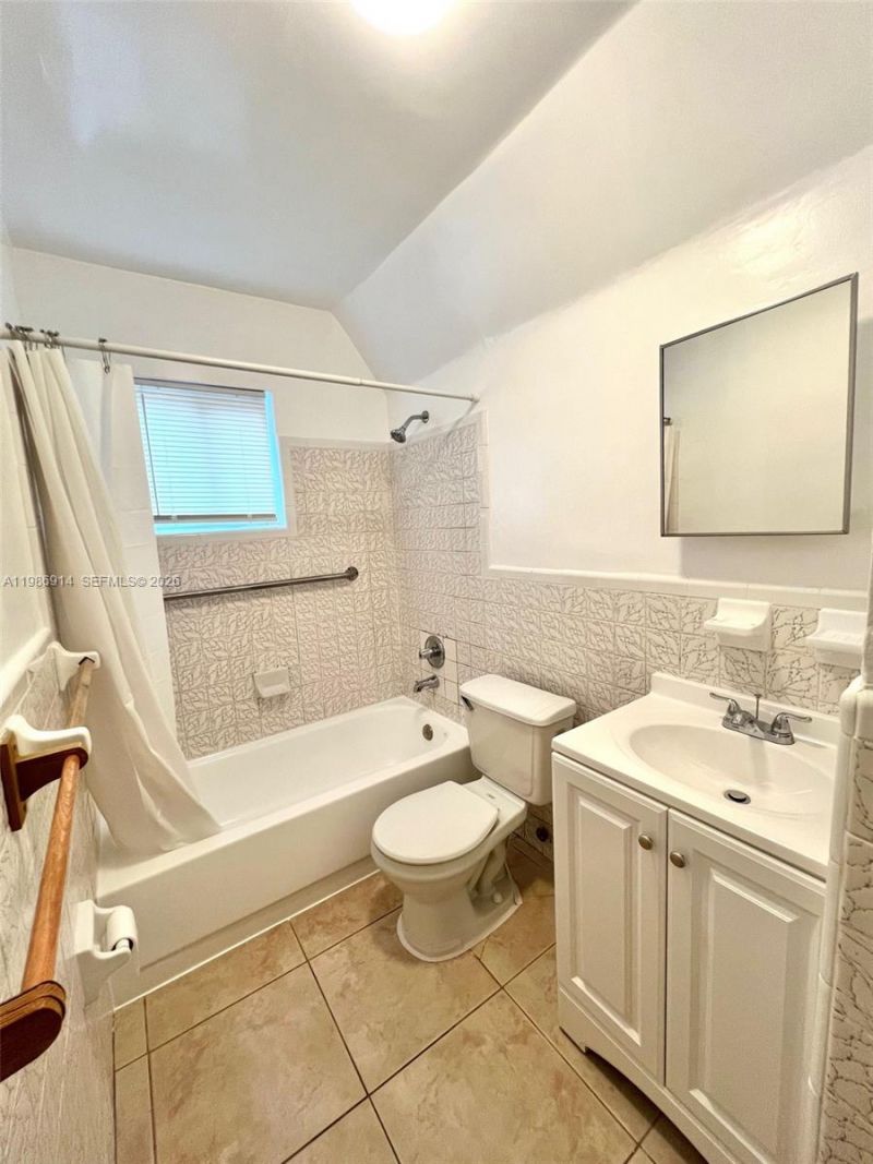 7626 NE 6th Ct , Unit 1, Miami, FL 33138 Photo