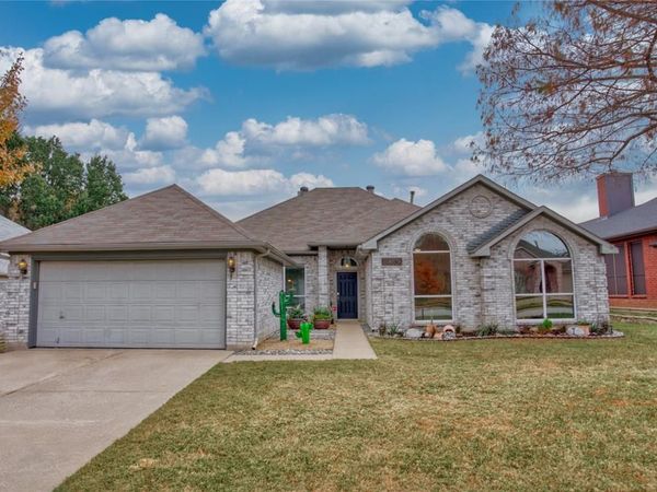 6836 Dogwood Lane, North Richland Hills, TX 76182