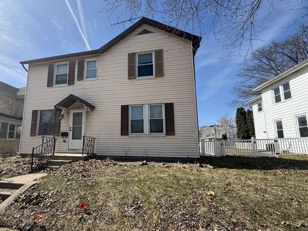 207 N Division Avenue , Polo, IL 61064