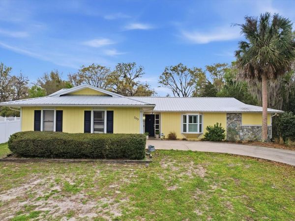 203 N MCGOWAN AVENUE , CRYSTAL RIVER, FL 34429