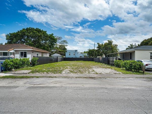 3056 SW 13th St , Miami, FL 33145