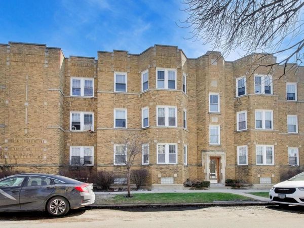 7425 N Campbell Avenue , Unit 3, Chicago, IL 60645