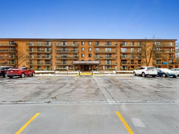 6443 Clarendon Hills Road, Unit 411K, Willowbrook, IL 60527