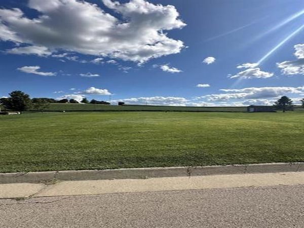 526 Breezeway Drive, Pearl City, IL 61062