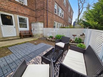 147-15 Village Briarwood, NY 11435