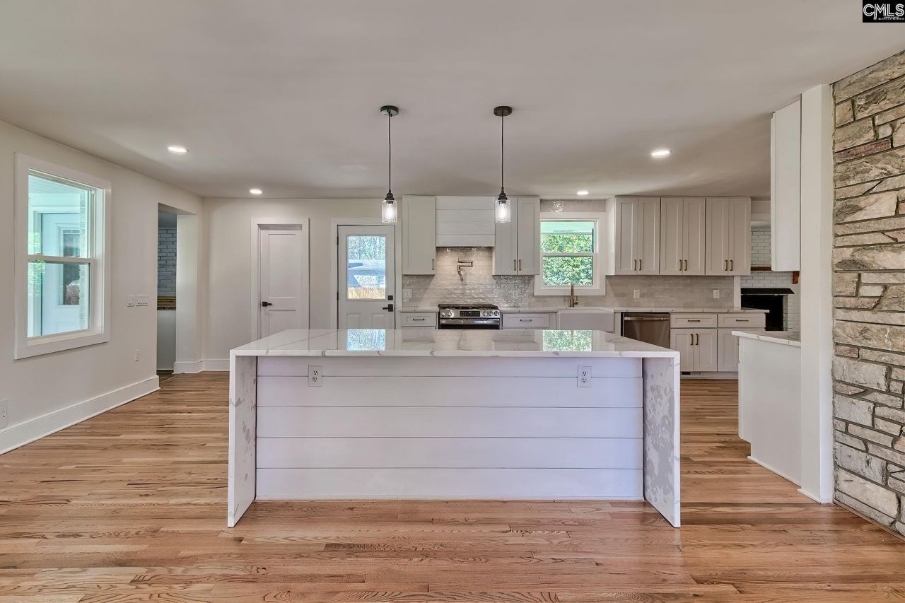 900 M Avenue Photo 10