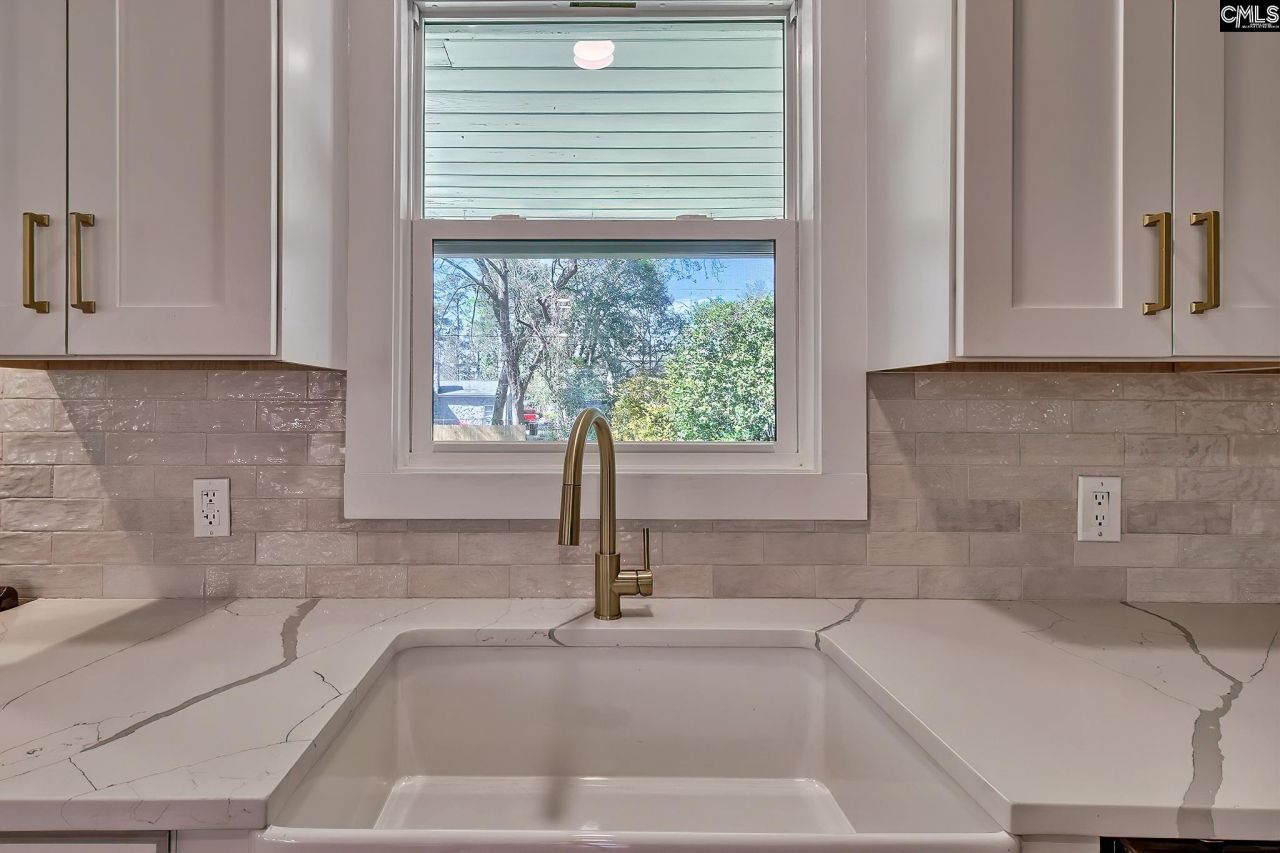 900 M Avenue Photo 12