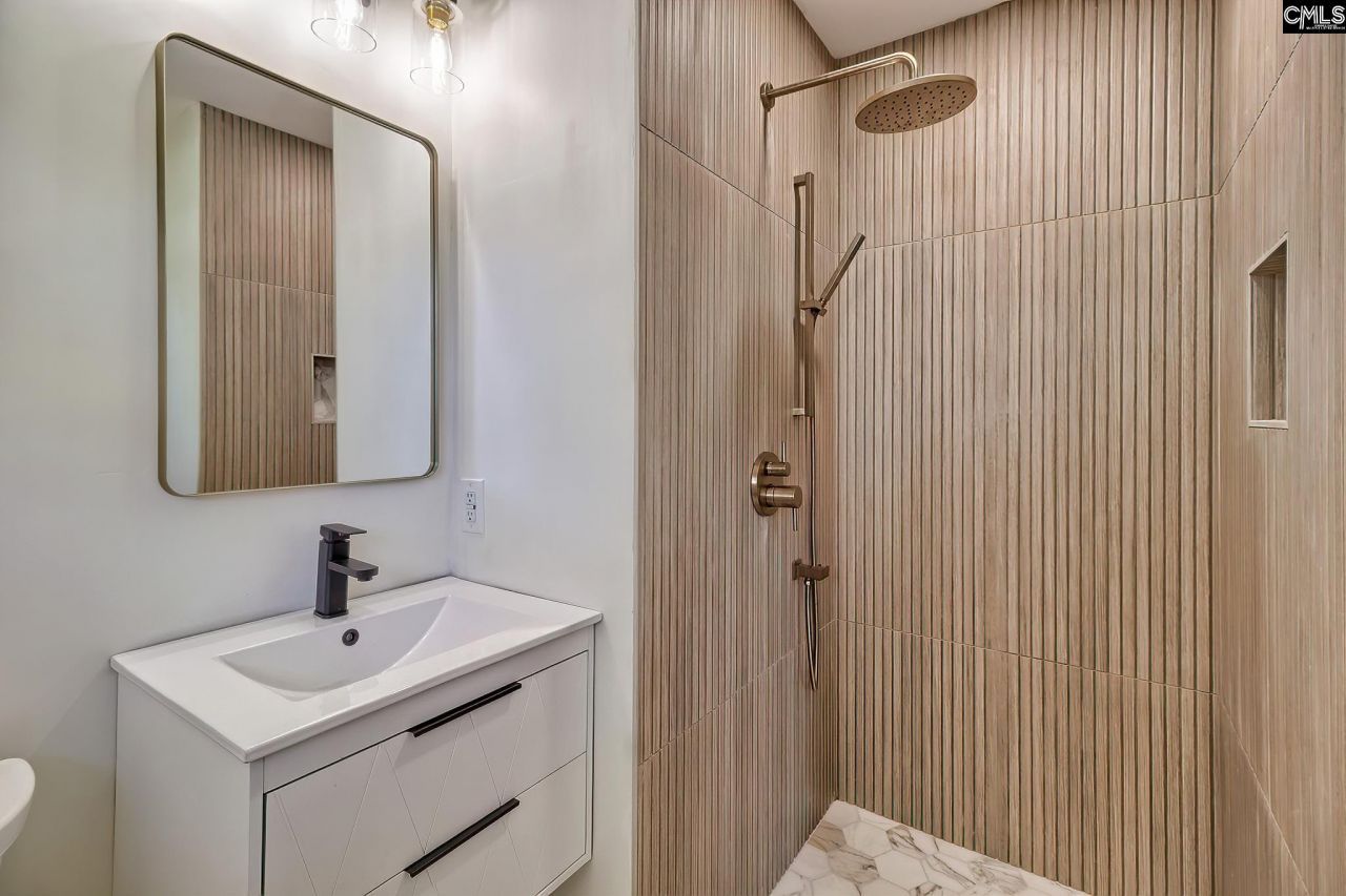 900 M Avenue Photo 19