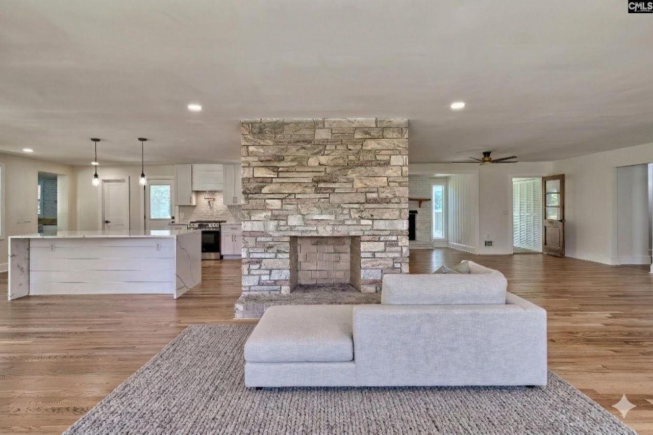 900 M Avenue Photo 5