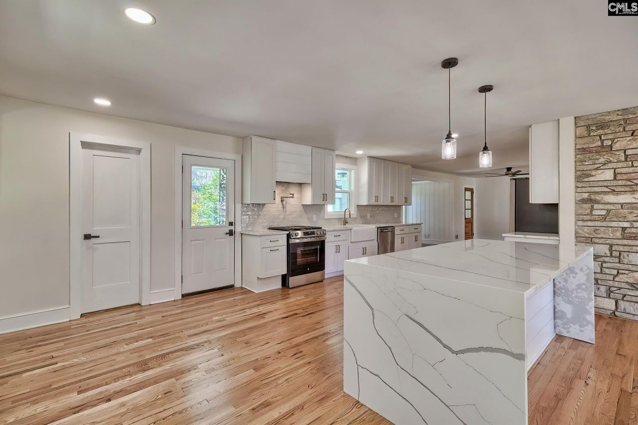 900 M Avenue Photo 8