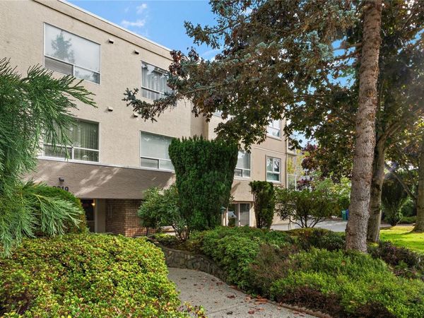 9919 Fourth St, Unit 206, Sidney, BC V8L 2Z6