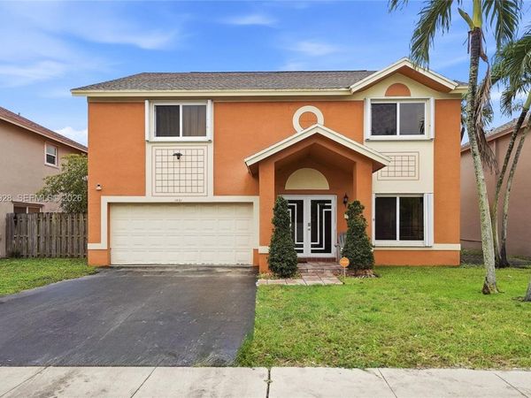 1421 SW 97th Ave, Pembroke Pines, FL 33025