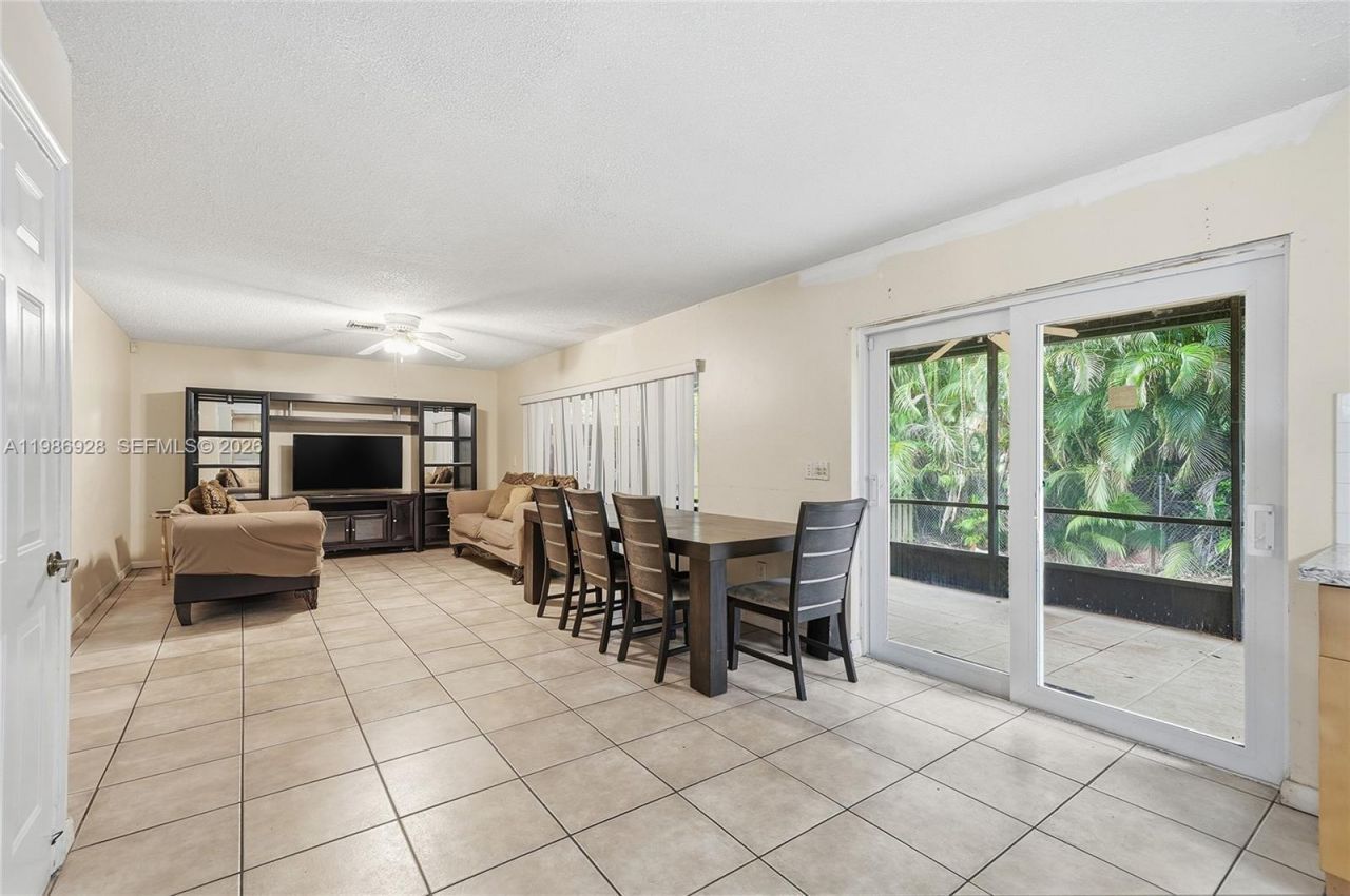 1421 SW 97th Ave, Pembroke Pines, FL 33025 Photo