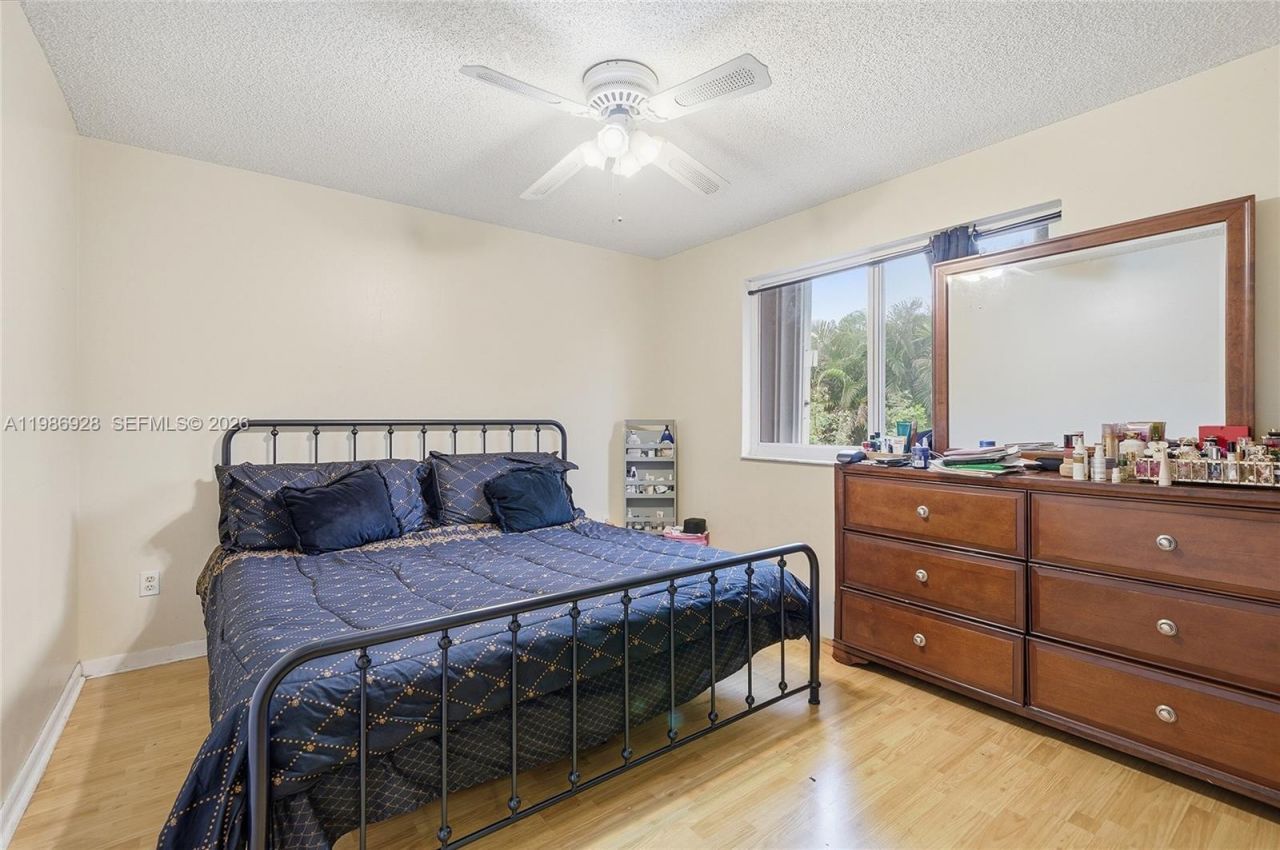 1421 SW 97th Ave, Pembroke Pines, FL 33025 Photo