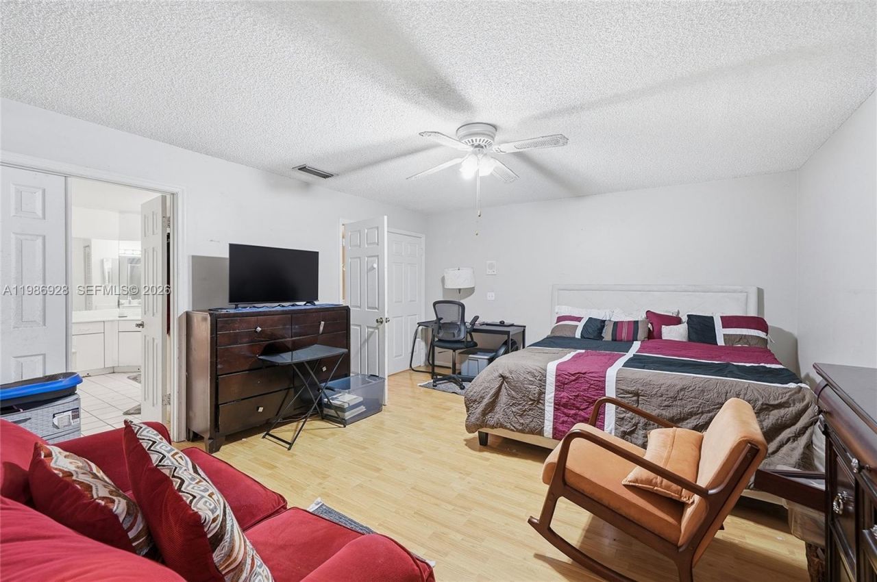 1421 SW 97th Ave, Pembroke Pines, FL 33025 Photo