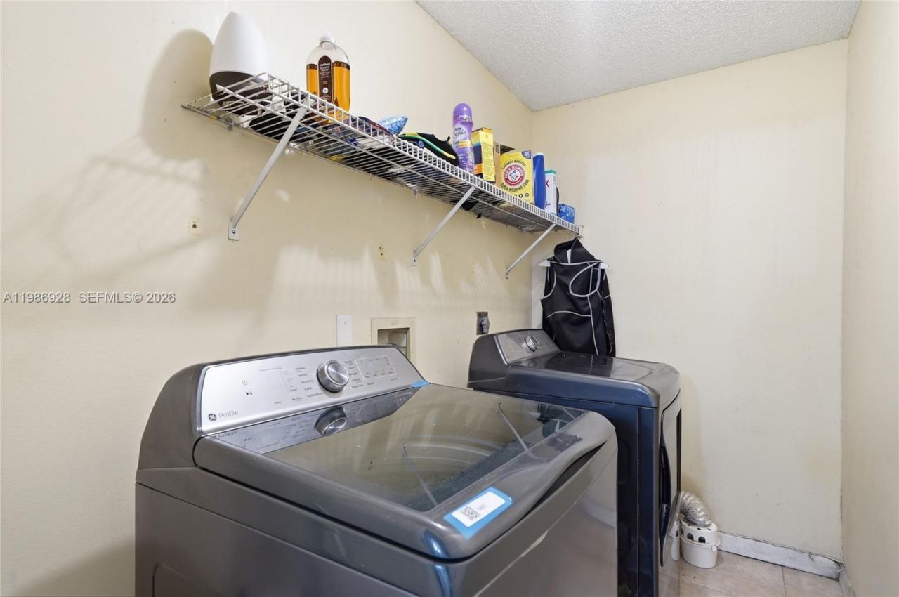 1421 SW 97th Ave, Pembroke Pines, FL 33025 Photo