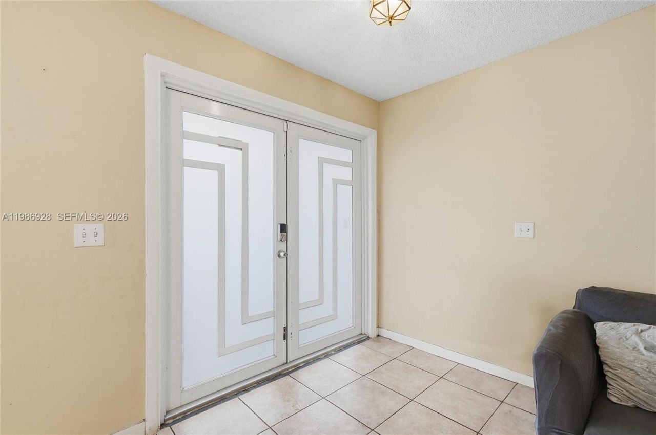 1421 SW 97th Ave, Pembroke Pines, FL 33025 Photo