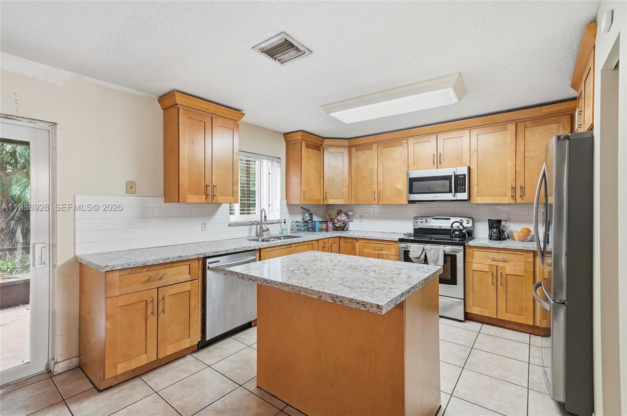 1421 SW 97th Ave, Pembroke Pines, FL 33025 Photo