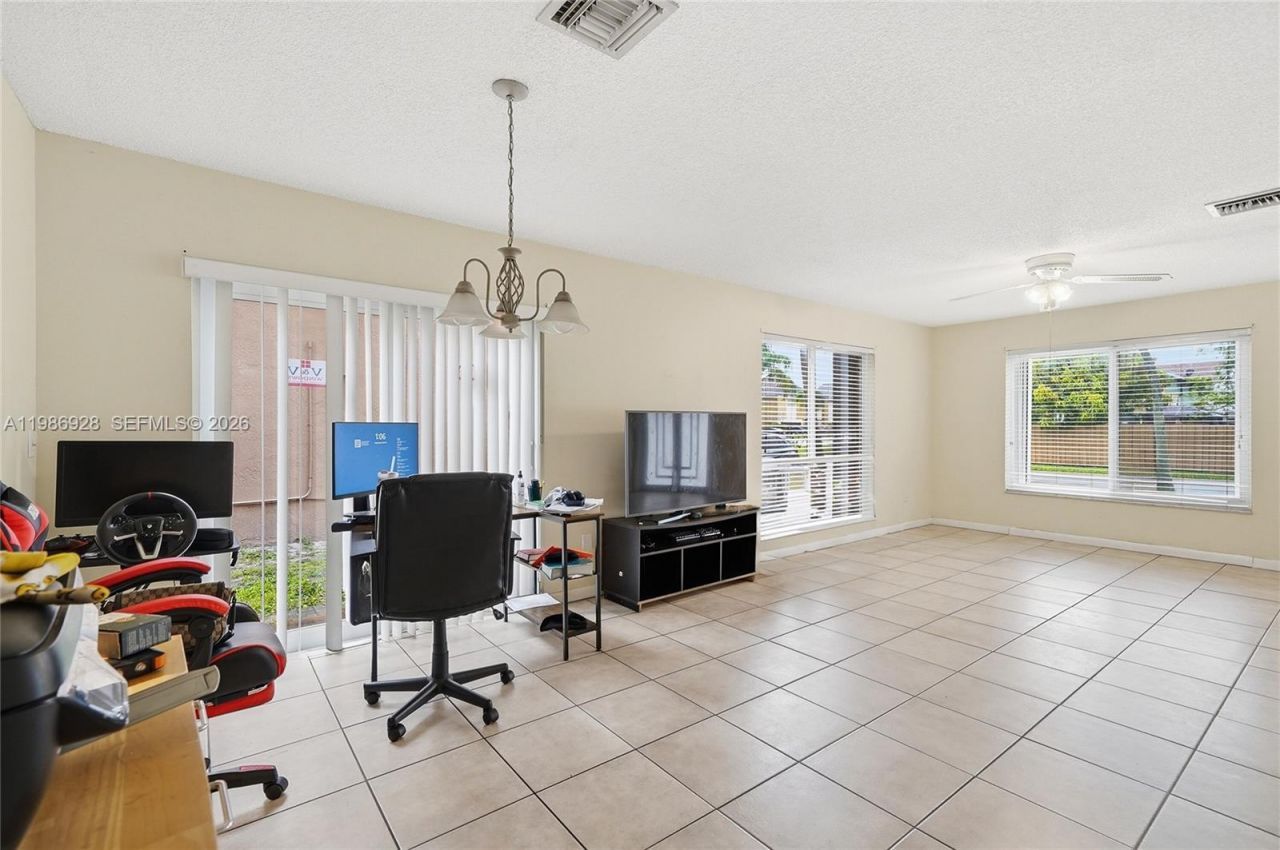 1421 SW 97th Ave, Pembroke Pines, FL 33025 Photo