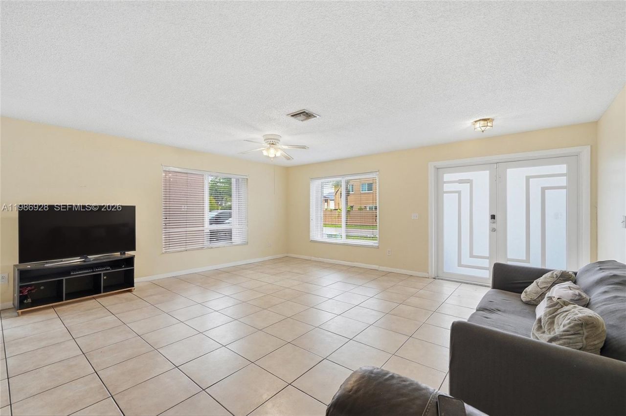 1421 SW 97th Ave, Pembroke Pines, FL 33025 Photo