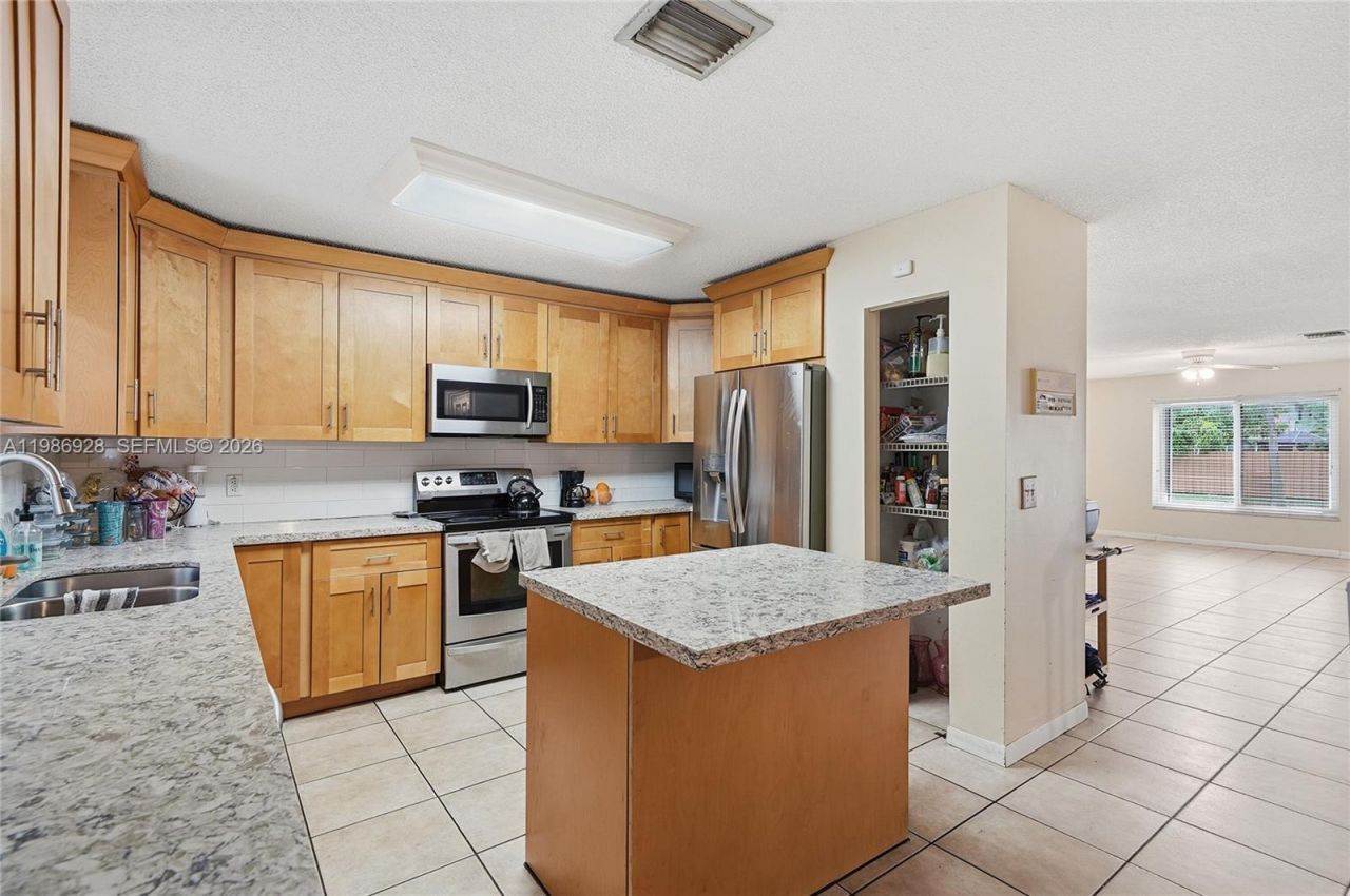 1421 SW 97th Ave, Pembroke Pines, FL 33025 Photo