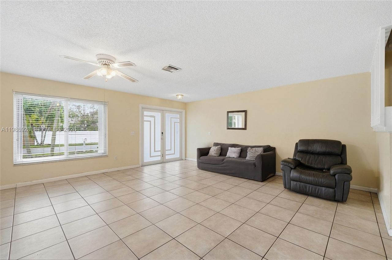 1421 SW 97th Ave, Pembroke Pines, FL 33025 Photo