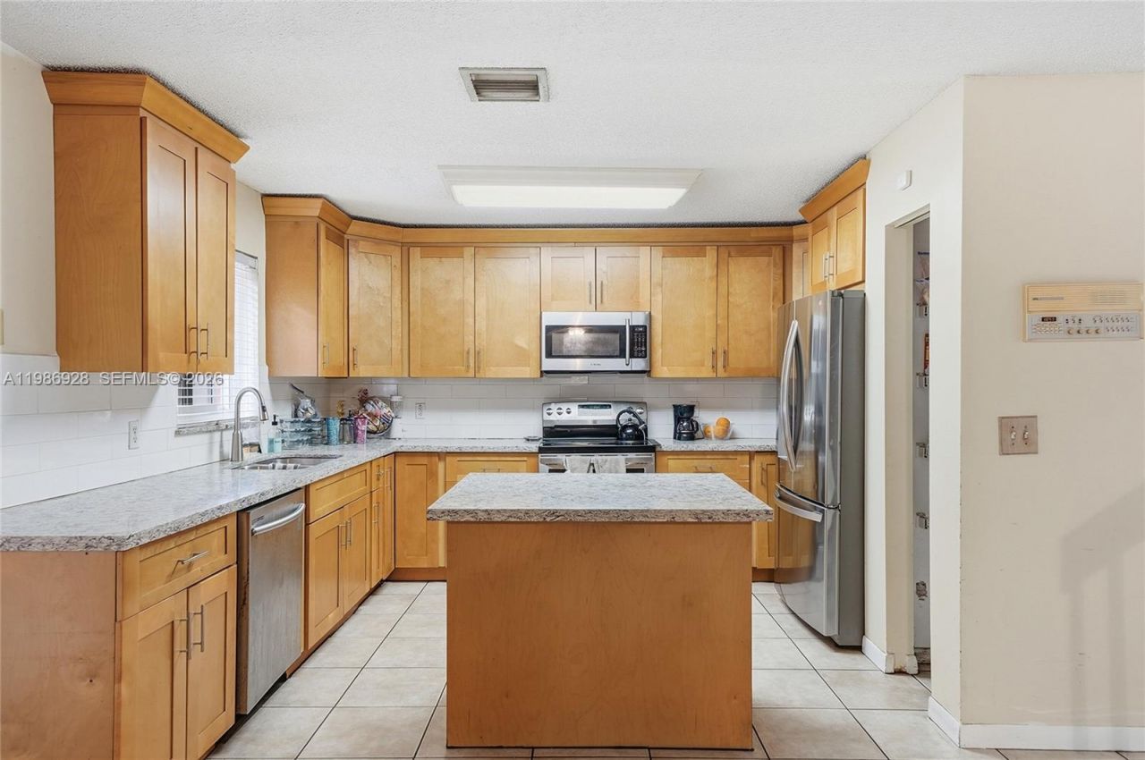 1421 SW 97th Ave, Pembroke Pines, FL 33025 Photo