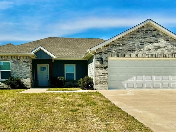 3828 Skylane Avenue , Corsicana, TX 75110