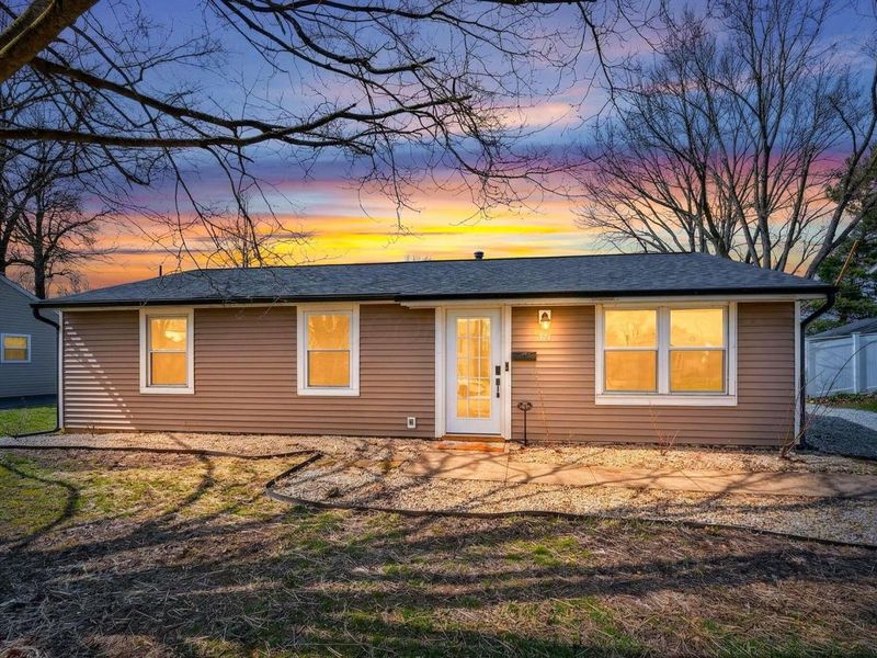 371 Banbury Drive, Columbus, OH 43230 Photo 1