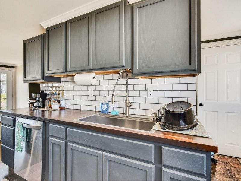 371 Banbury Drive, Columbus, OH 43230 Photo 10