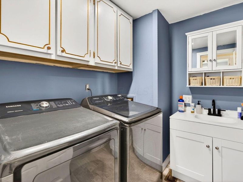 371 Banbury Drive, Columbus, OH 43230 Photo 24