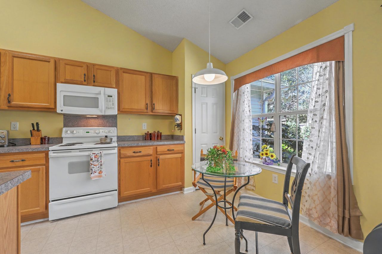 445 Cabrill Drive Photo 21