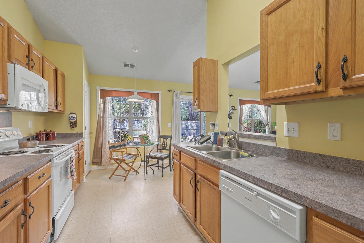 445 Cabrill Drive Photo 22