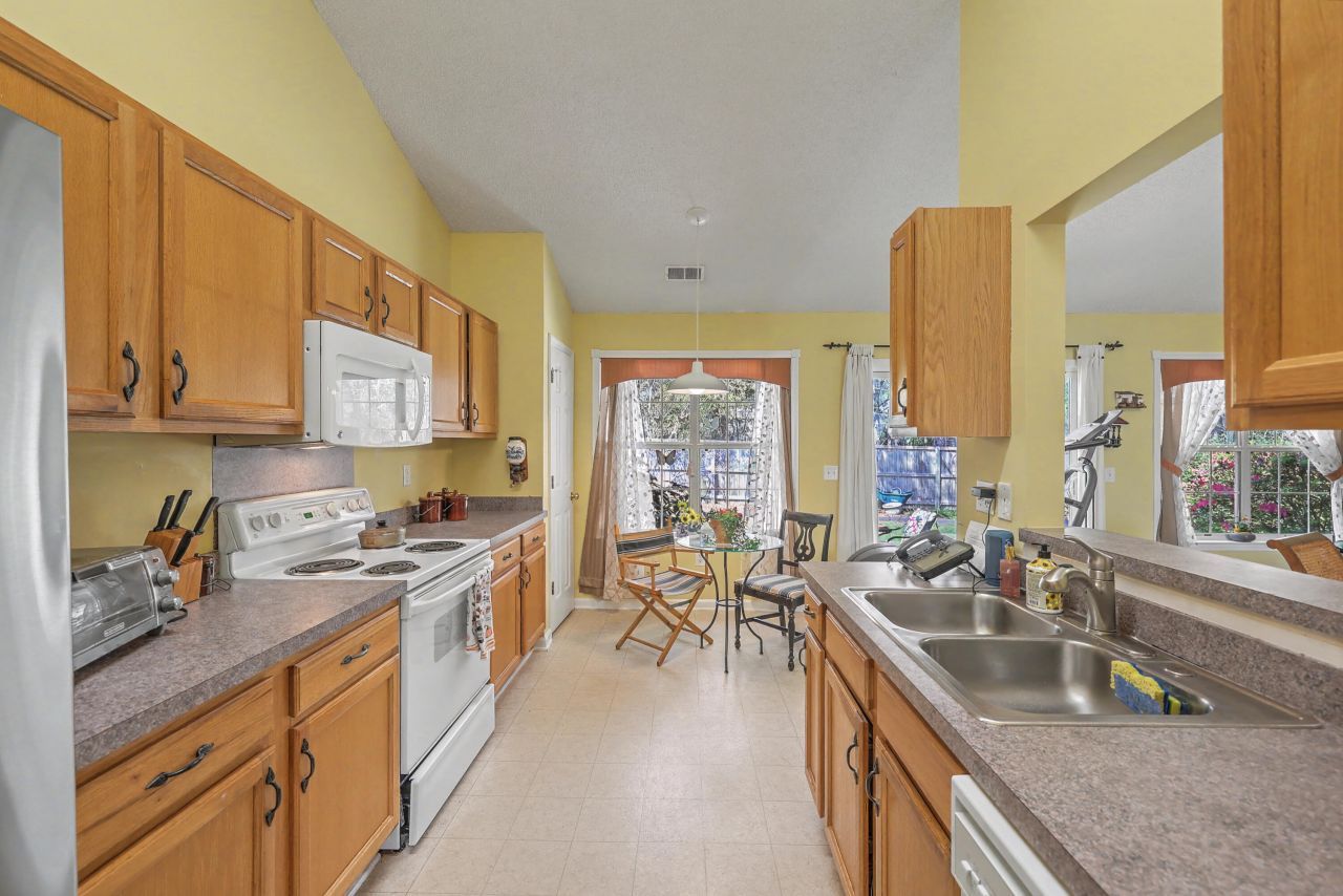 445 Cabrill Drive Photo 7