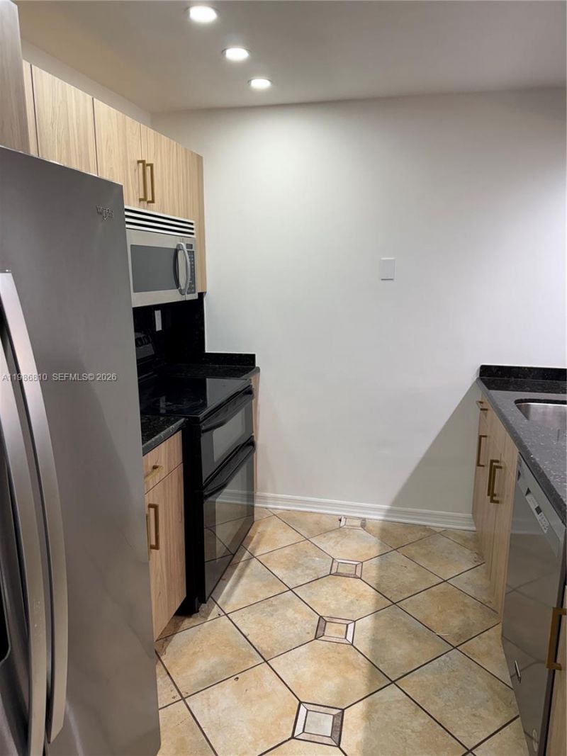 600 NE 36th St, Unit 317, Miami, FL 33137 Photo